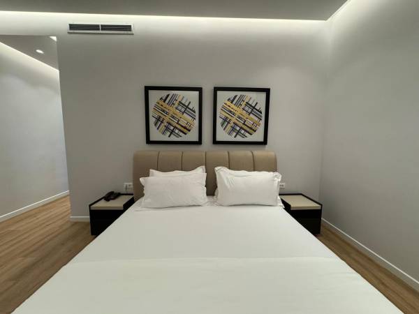 Deluxe Double Room with Extra Bed - Accommodation